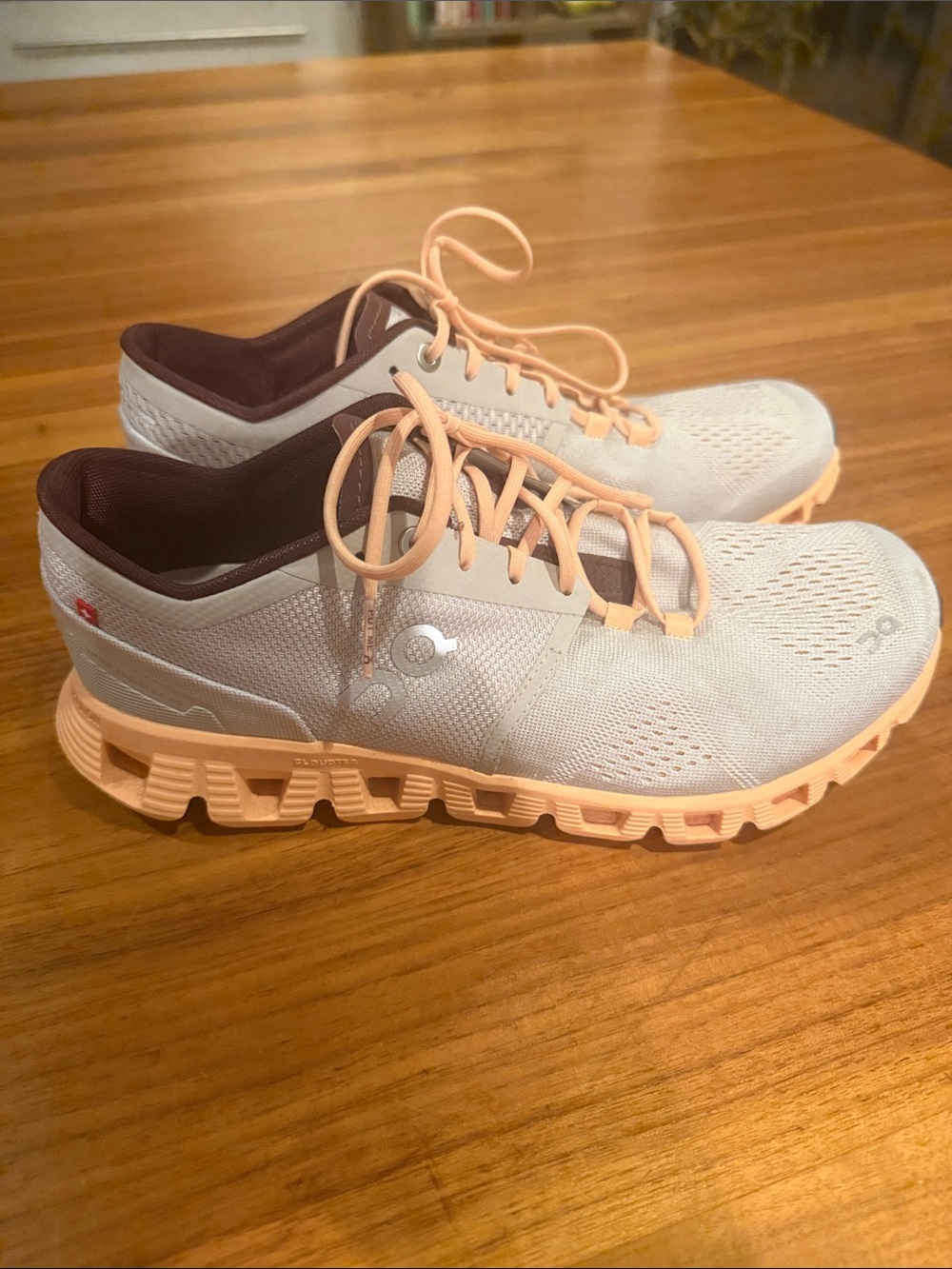 NWOT On Cloud X Womens Running Shoes Sz 8.5